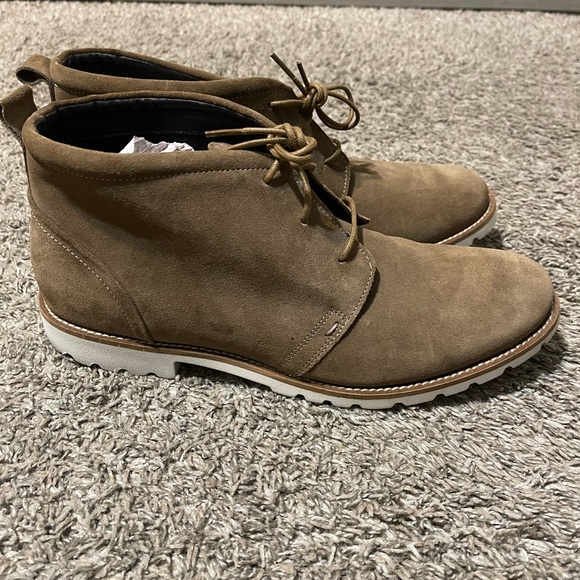 Rockport, brown, lightweight and shock absorbing. One worn once - Picture 7 of 12